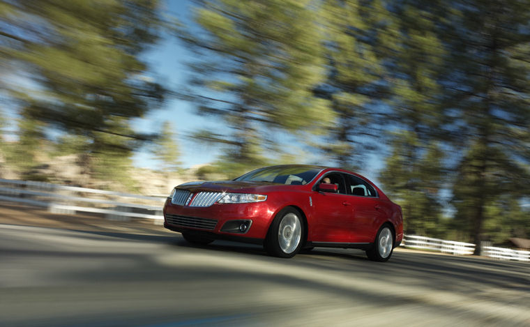 2010 Lincoln MKS Picture