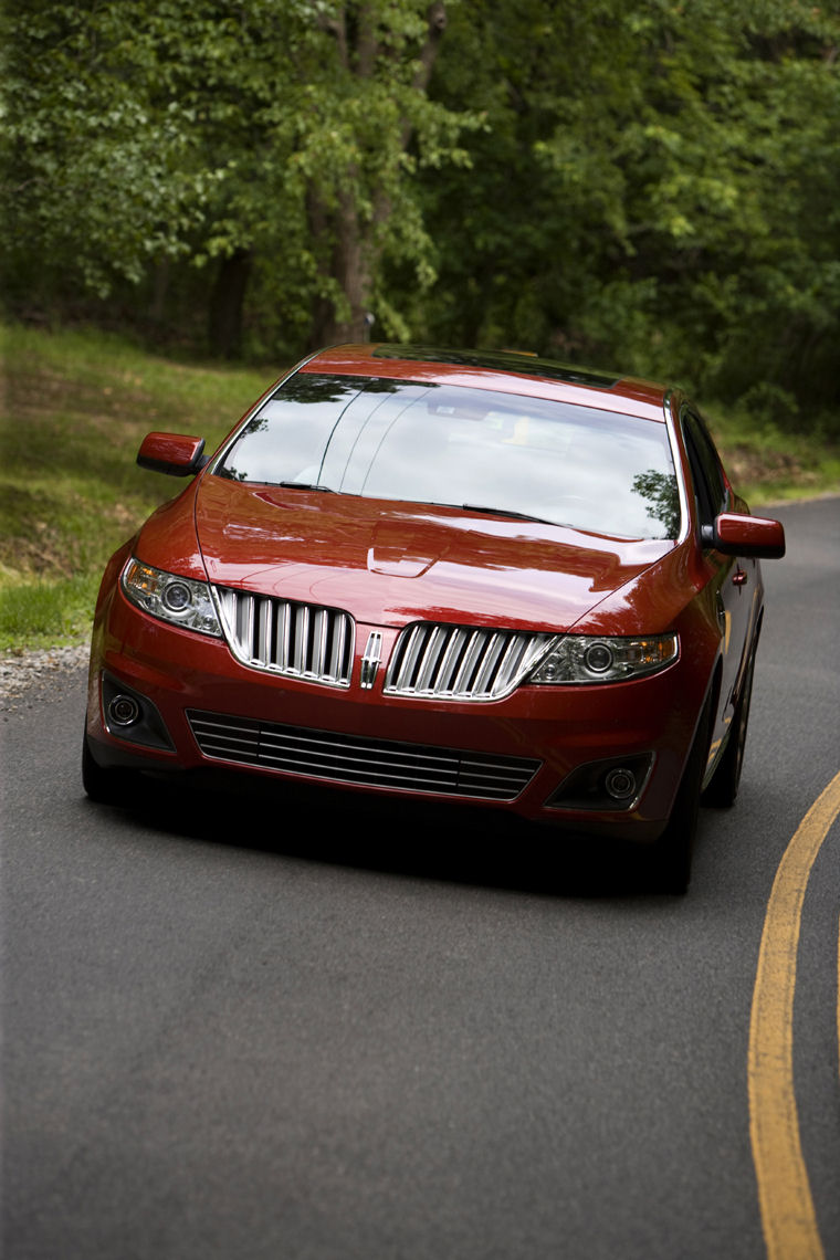 2010 Lincoln MKS Picture