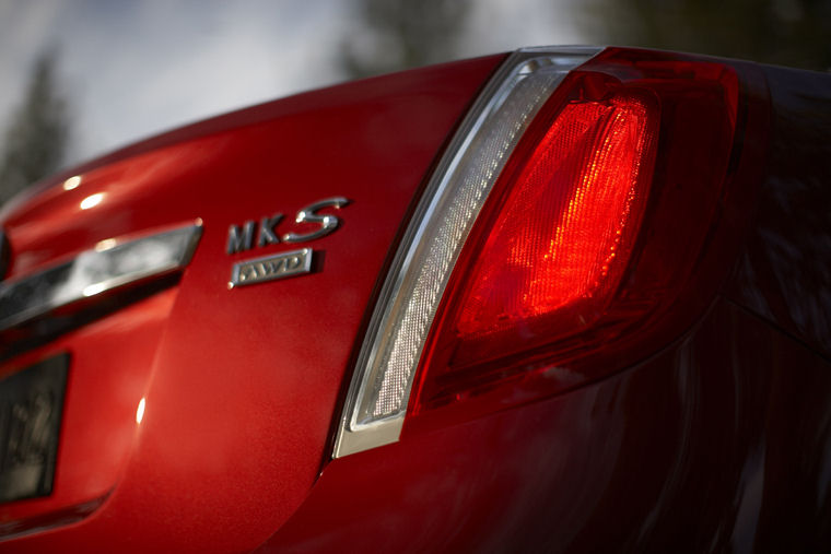 2011 Lincoln MKS Tail Light Picture