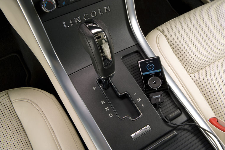 2011 Lincoln MKS Center Console Picture