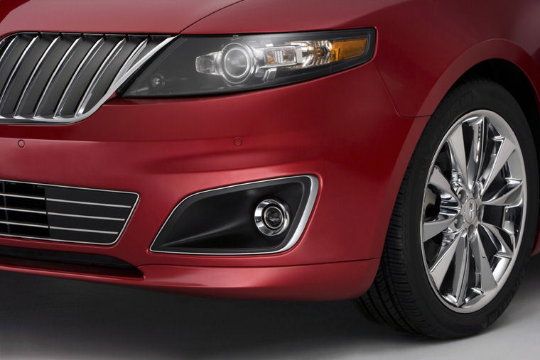 2011 Lincoln MKS EcoBoost Headlight Picture