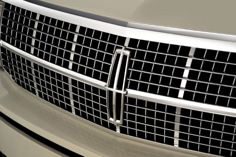 2008 Lincoln MKX Grille Picture