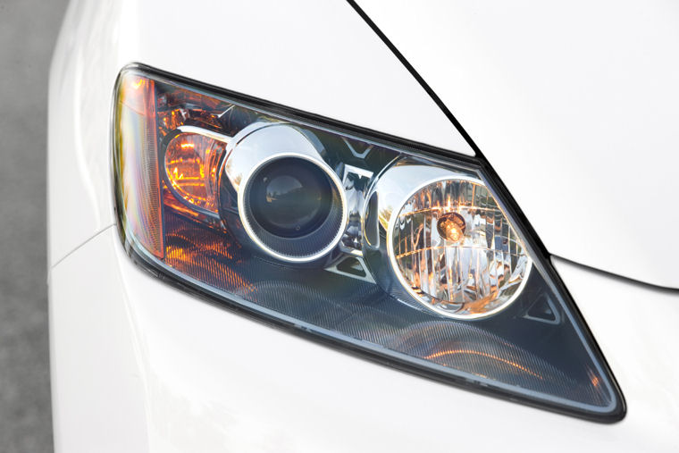 2009 Mazda CX7 Headlight Picture