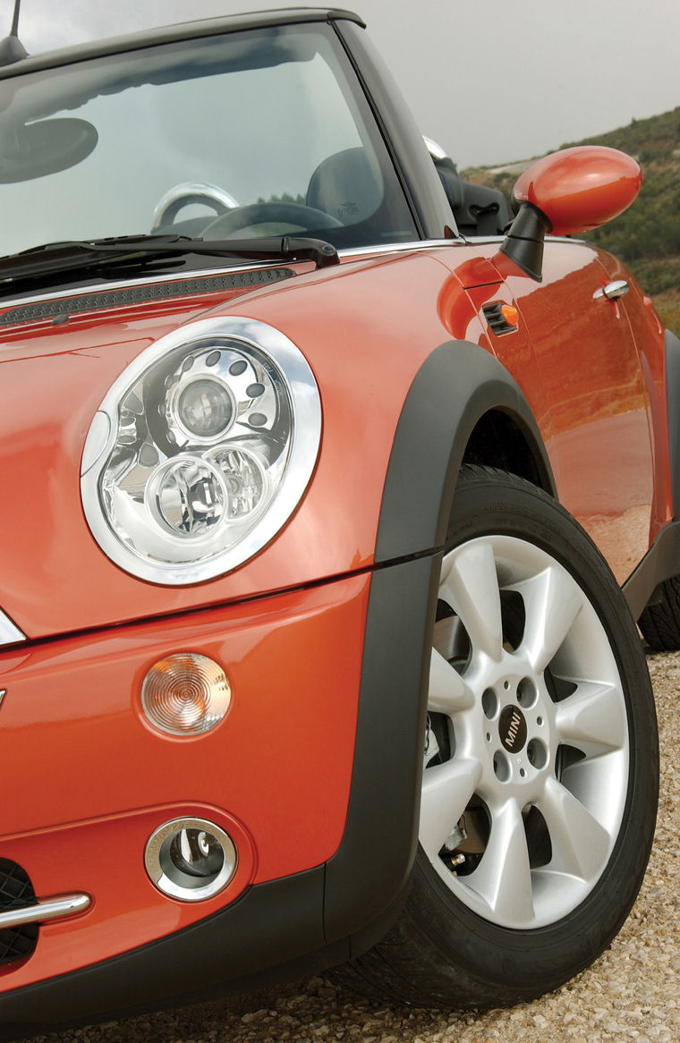 2005 Mini Cooper Convertible Headlight Picture