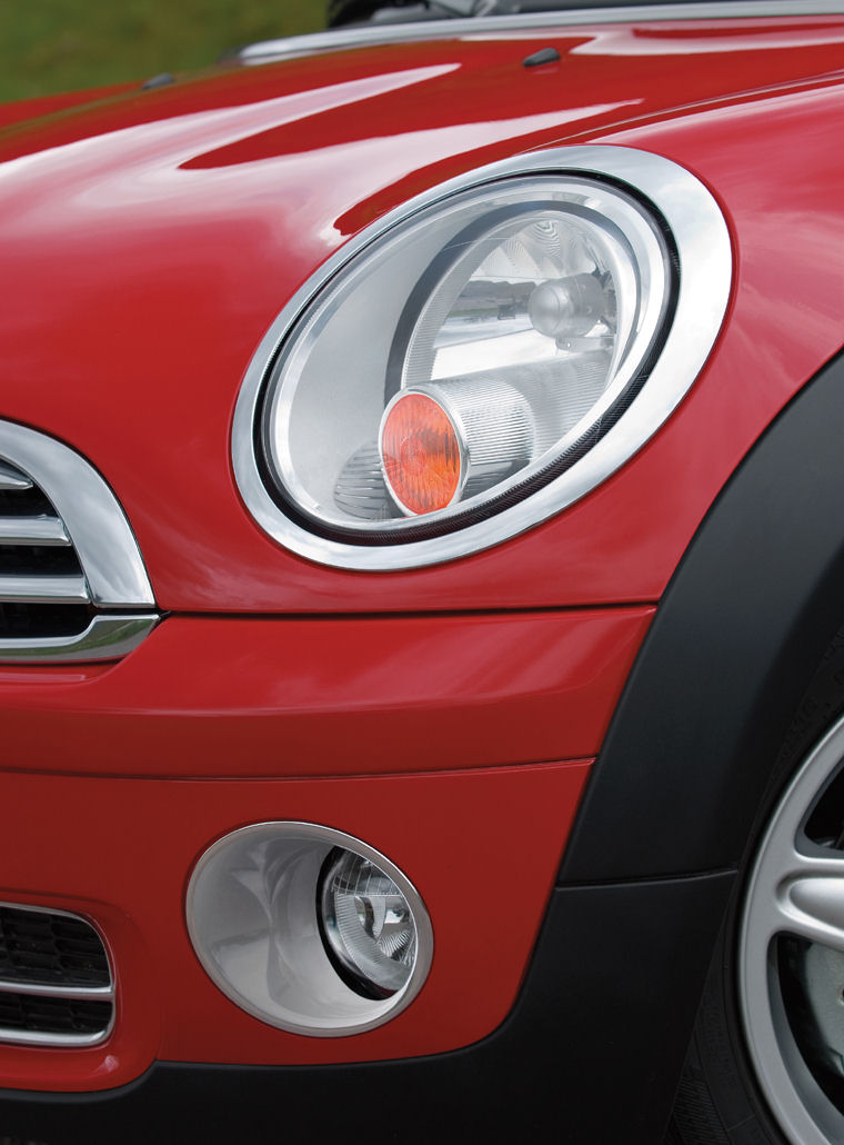 2007 Mini Cooper Headlight Picture