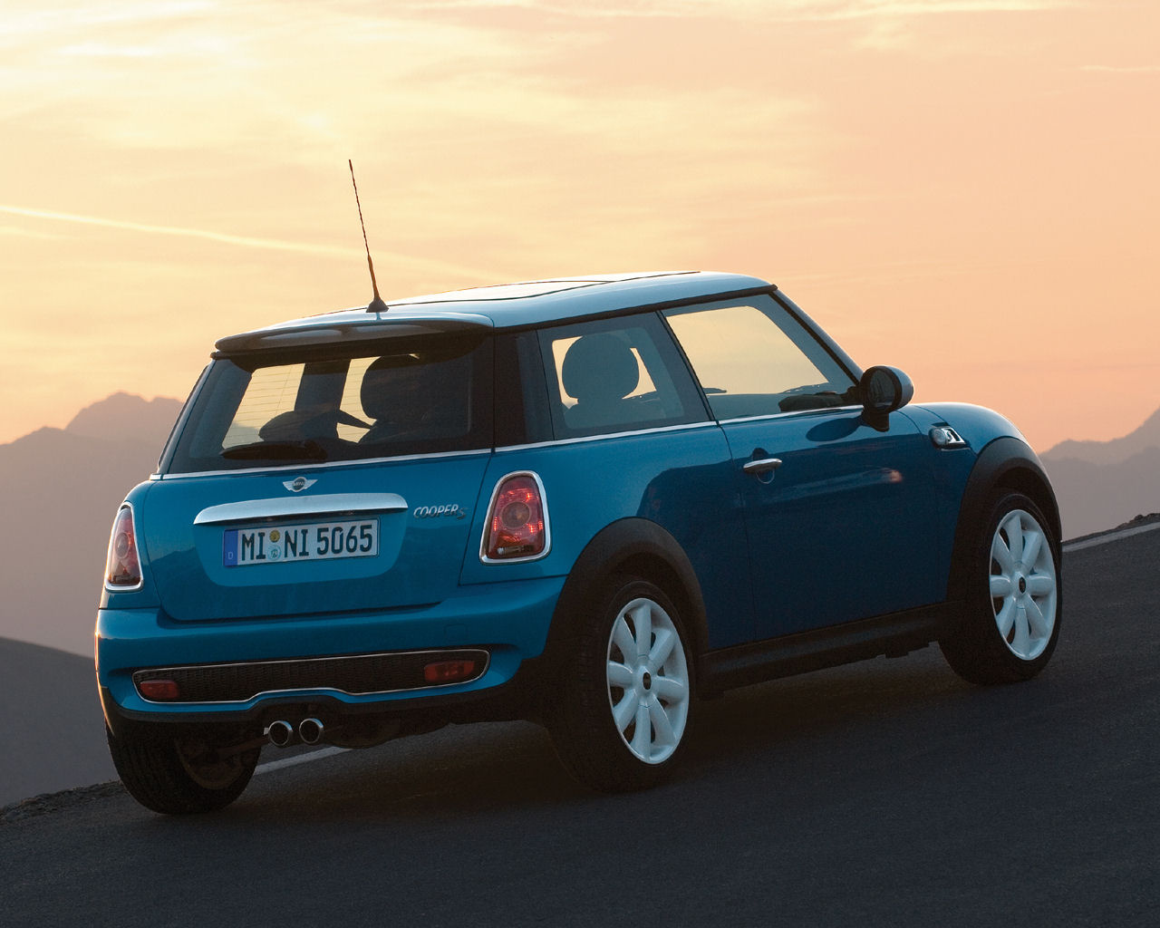 Mini Cooper Desktop Wallpaper