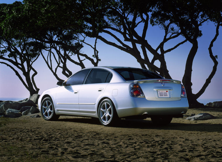 2002 Nissan Altima 3.5 SE Picture