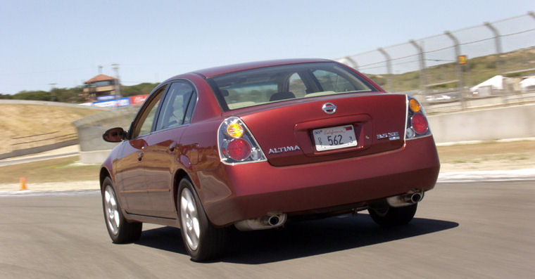 2002 Nissan Altima 3.5 SE Picture