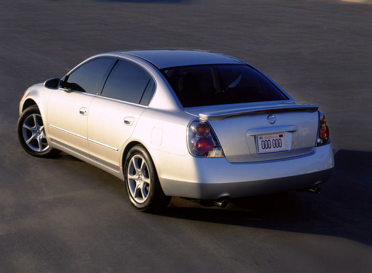 2004 Nissan Altima 3.5 SE Picture