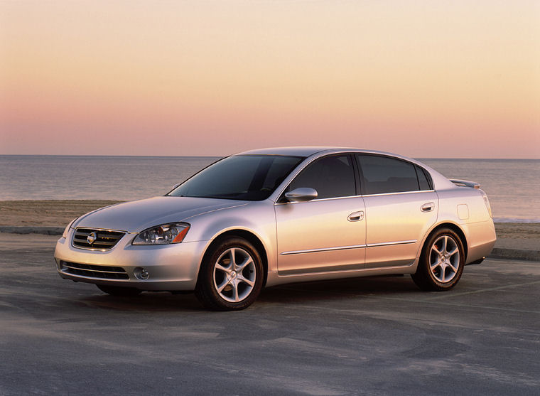 2004 Nissan Altima 3.5 SE Picture