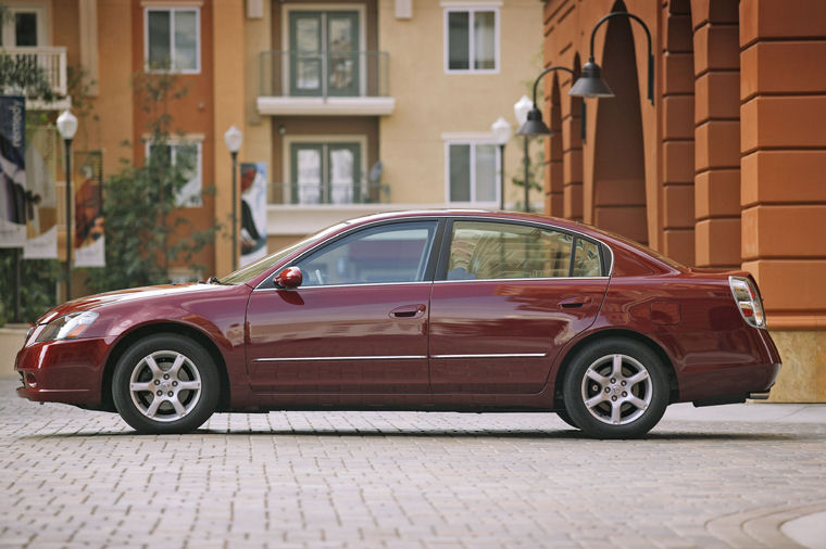 2005 Nissan Altima 3.5 SL Picture