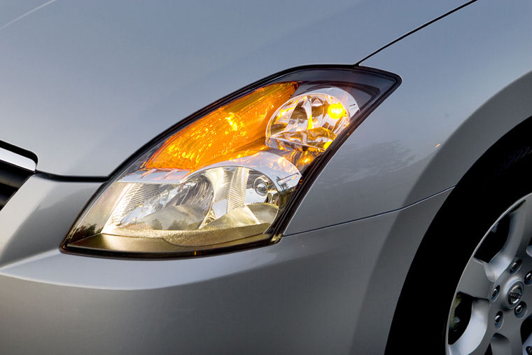 2008 Nissan Altima 3.5 SL Headlight Picture