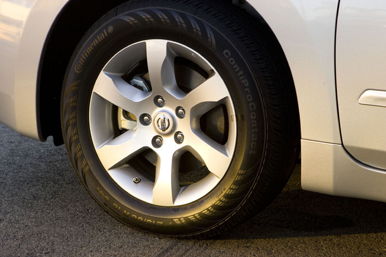 2009 Nissan Altima 3.5 SL Rim Picture