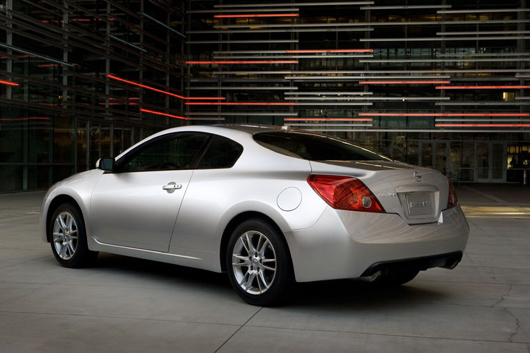 2009 Nissan Altima Coupe Picture