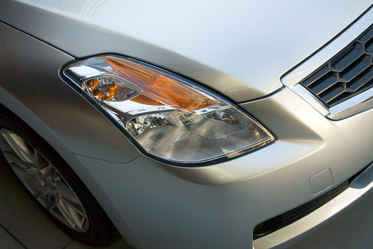 2009 Nissan Altima Coupe Headlight Picture