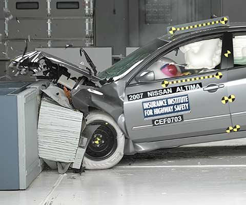 2009 Nissan Altima IIHS Frontal Impact Crash Test Picture