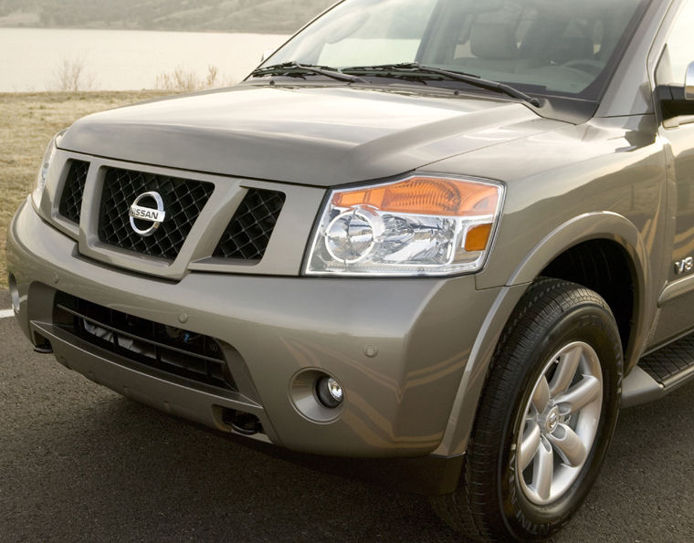 2010 Nissan Armada SE Headlight Picture