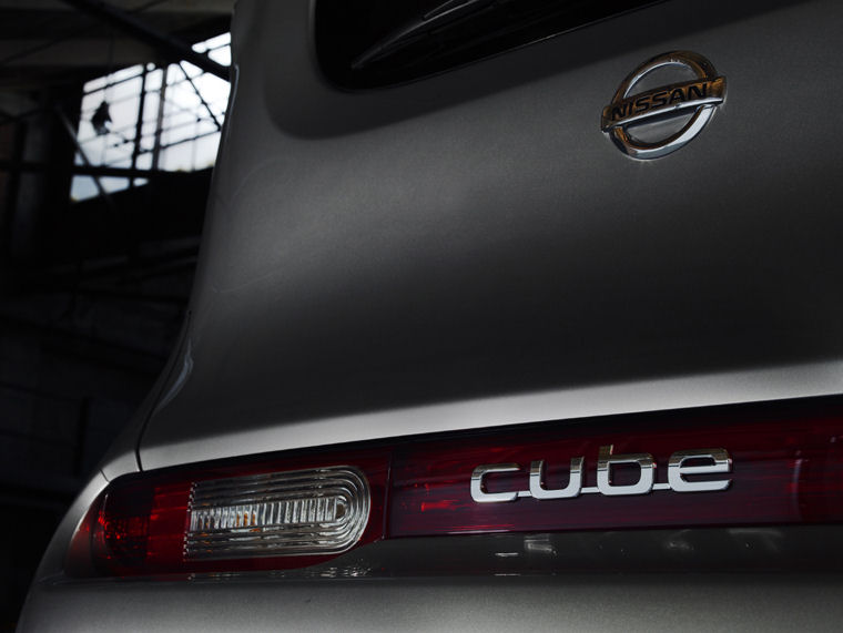 2009 Nissan Cube Tail Light Picture