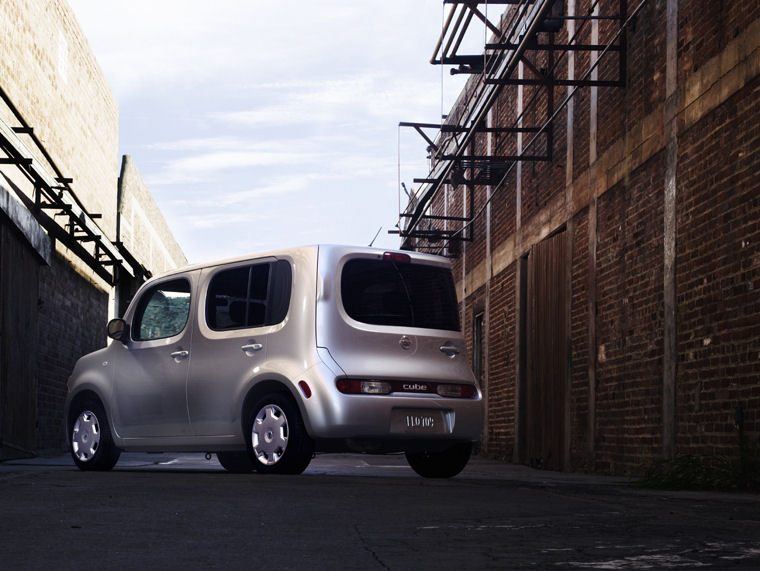 2010 Nissan Cube Picture