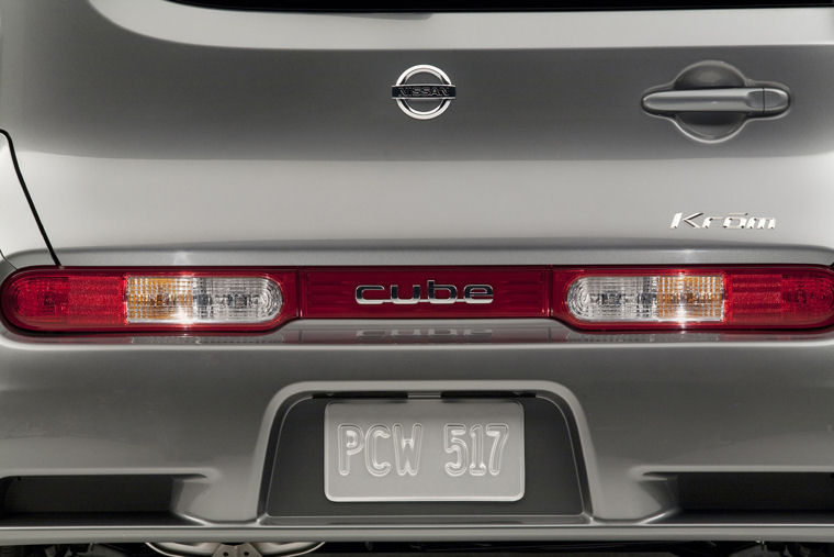 2010 Nissan Cube Tail Lights Picture