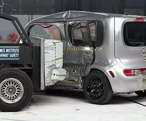 2010 Nissan Cube IIHS Side Impact Crash Test Picture