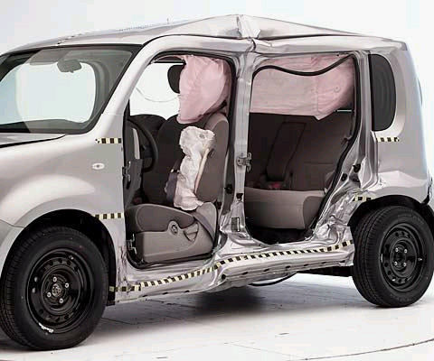 2010 Nissan Cube IIHS Side Impact Crash Test Picture