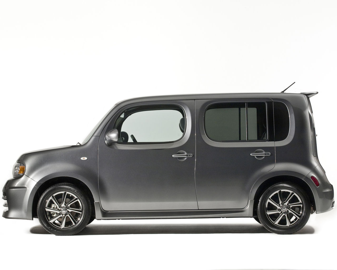 Nissan Cube Desktop Wallpaper