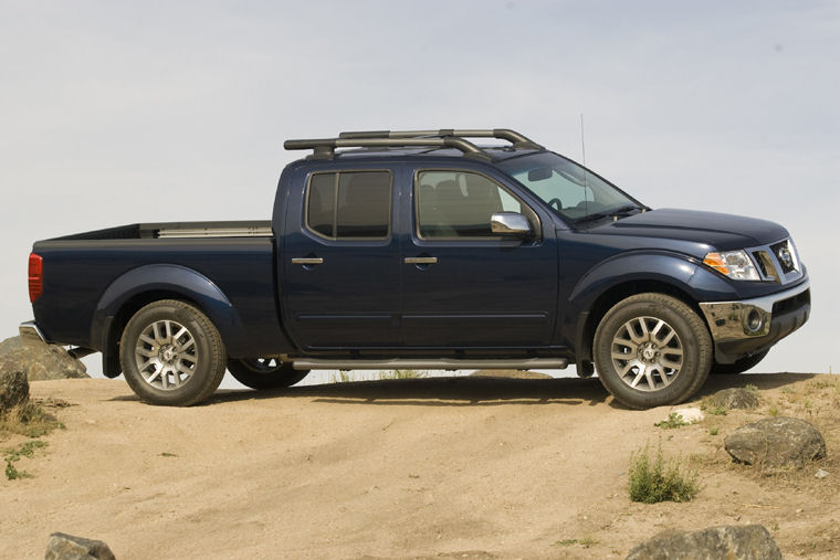 2009 Nissan Frontier Crew Cab LE Picture