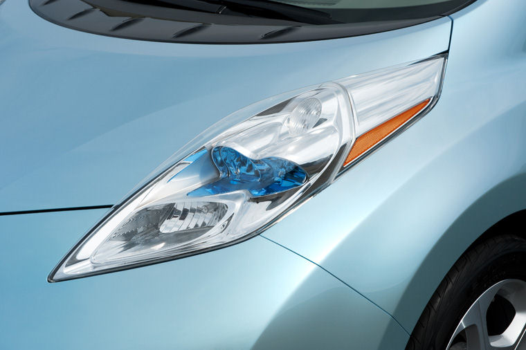 2011 Nissan Leaf Headlight Picture