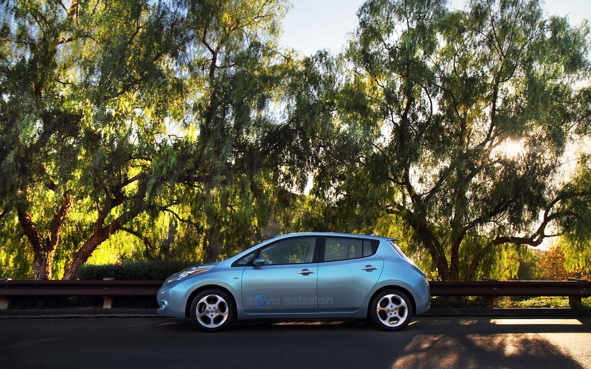 Nissan Leaf Desktop Wallpaper