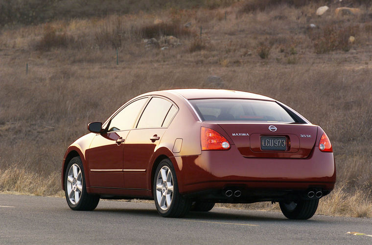 2004 Nissan Maxima Picture