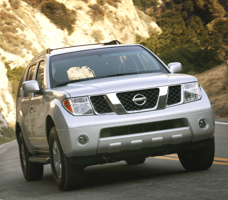 2005 Nissan Pathfinder SE Picture