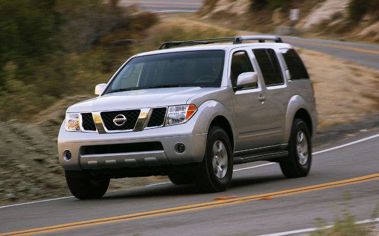 2005 Nissan Pathfinder SE Picture