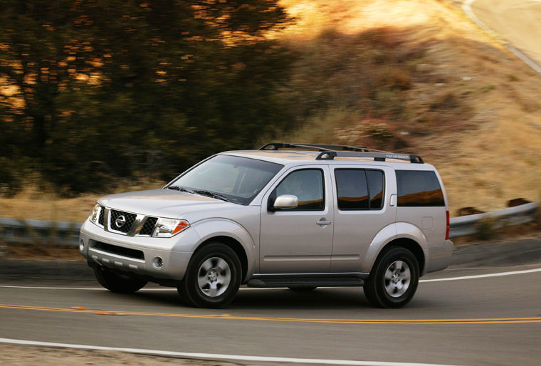 2005 Nissan Pathfinder SE Picture