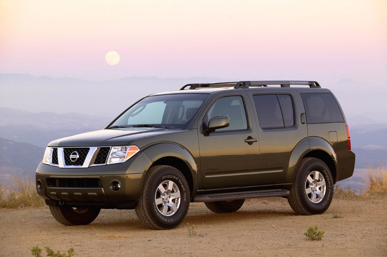 2005 Nissan Pathfinder SE Picture