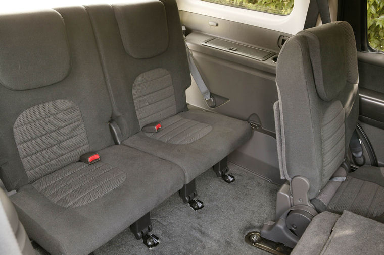 2005 Nissan Pathfinder SE Rear Seats Picture