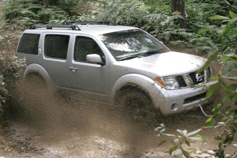 2005 Nissan Pathfinder SE Picture