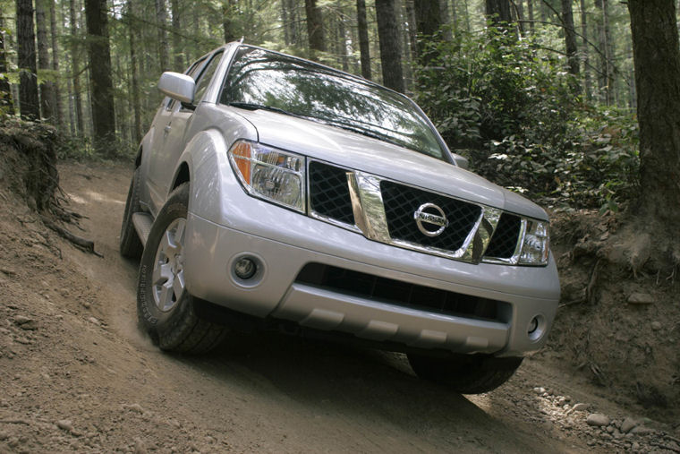 2005 Nissan Pathfinder SE Picture