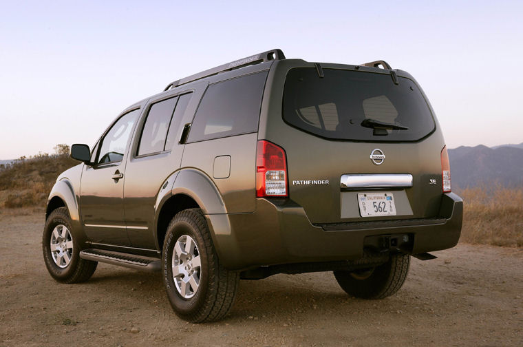 2005 Nissan Pathfinder SE Picture