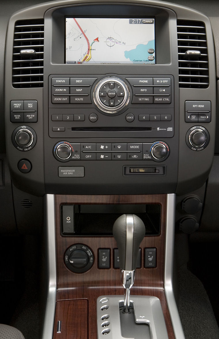 2008 Nissan Pathfinder Center Stack Picture