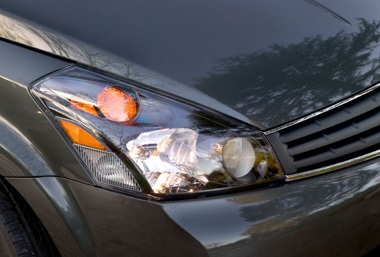 2008 Nissan Quest 3.5 SL Headlight Picture