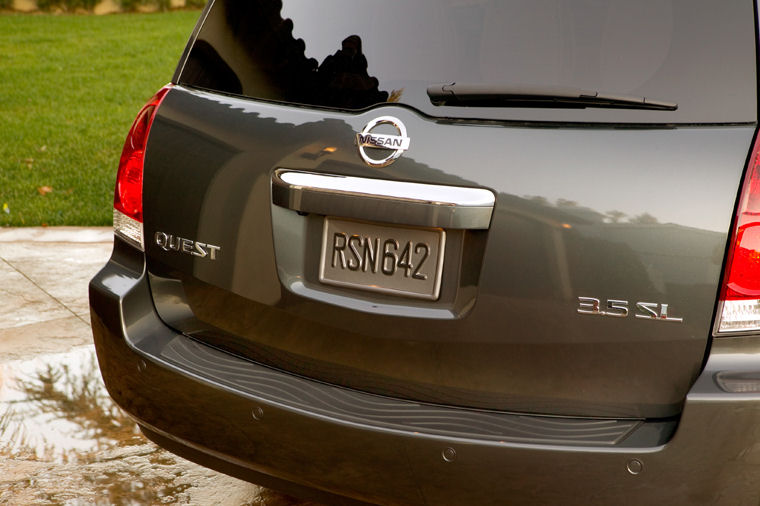 2008 Nissan Quest 3.5 SL Tail Light Picture