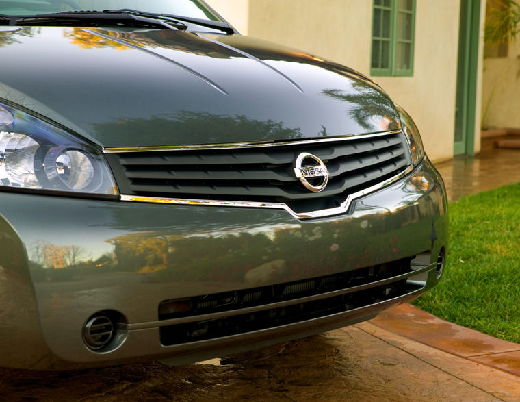 2009 Nissan Quest 3.5 SL Grille Picture