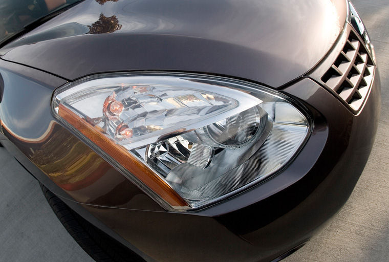 2008 Nissan Rogue Headlight Picture