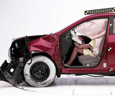 2008 Nissan Rogue IIHS Frontal Impact Crash Test Picture