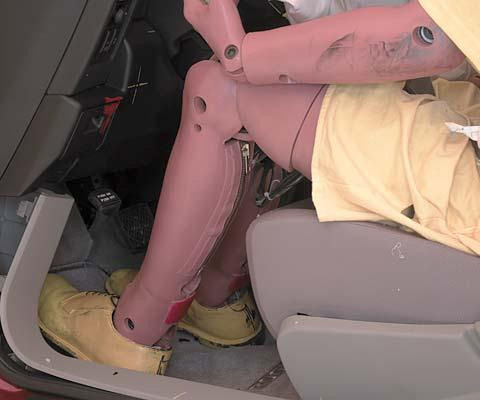 2008 Nissan Rogue IIHS Frontal Impact Crash Test Picture