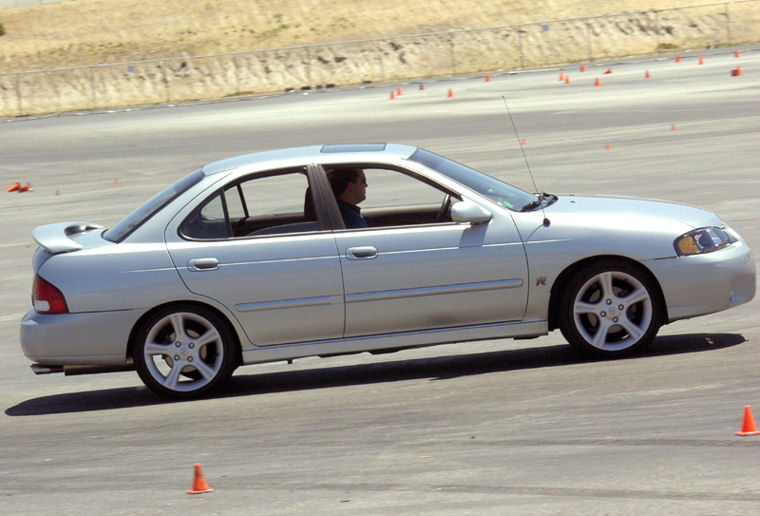 2002 Nissan Sentra SE-R Picture