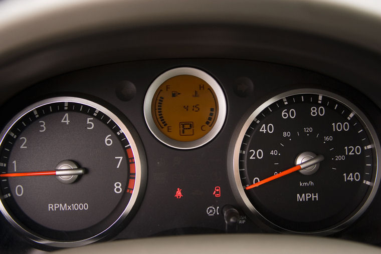 2009 Nissan Sentra 2.0 SL Gauges Picture