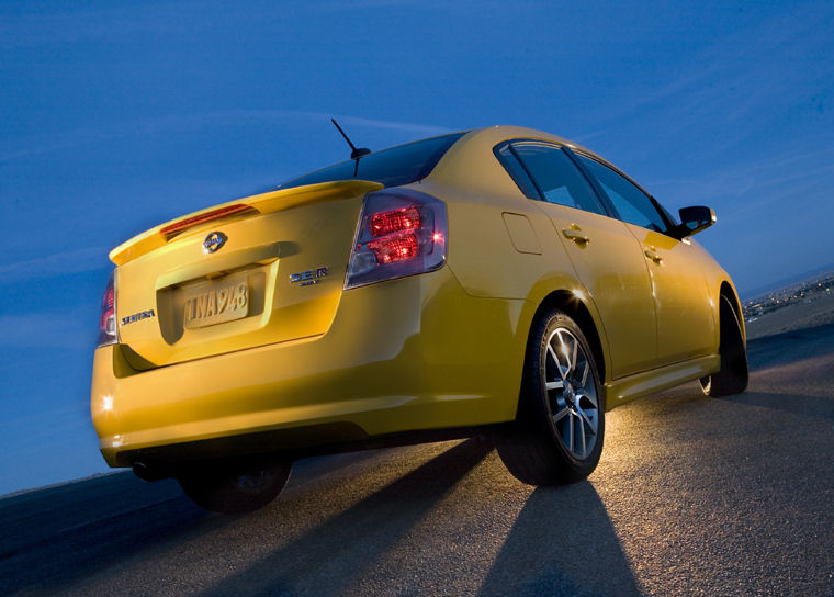 2009 Nissan Sentra SE-R Spec-V Picture