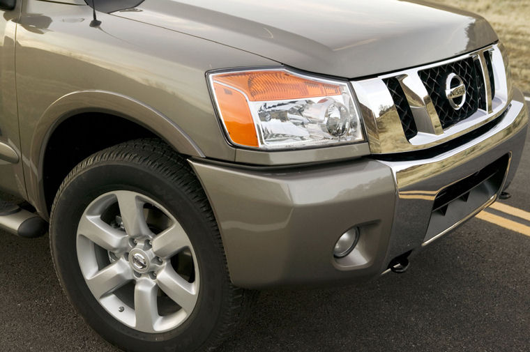 2008 Nissan Titan Crew Cab Headlight Picture